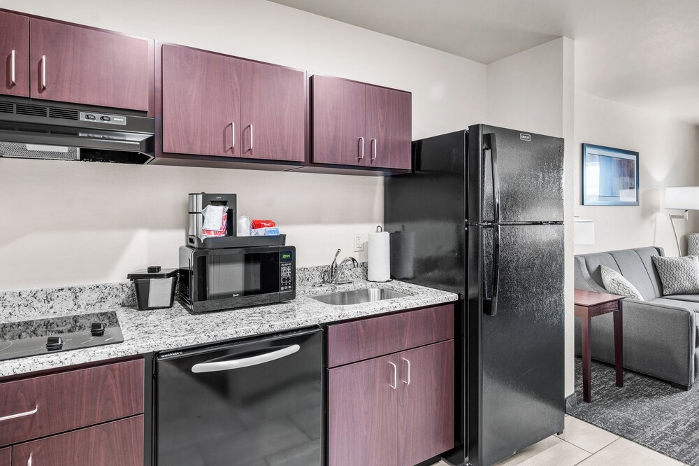 Cobblestone Hotel & Suites Denmark Green Bay - photo 23
