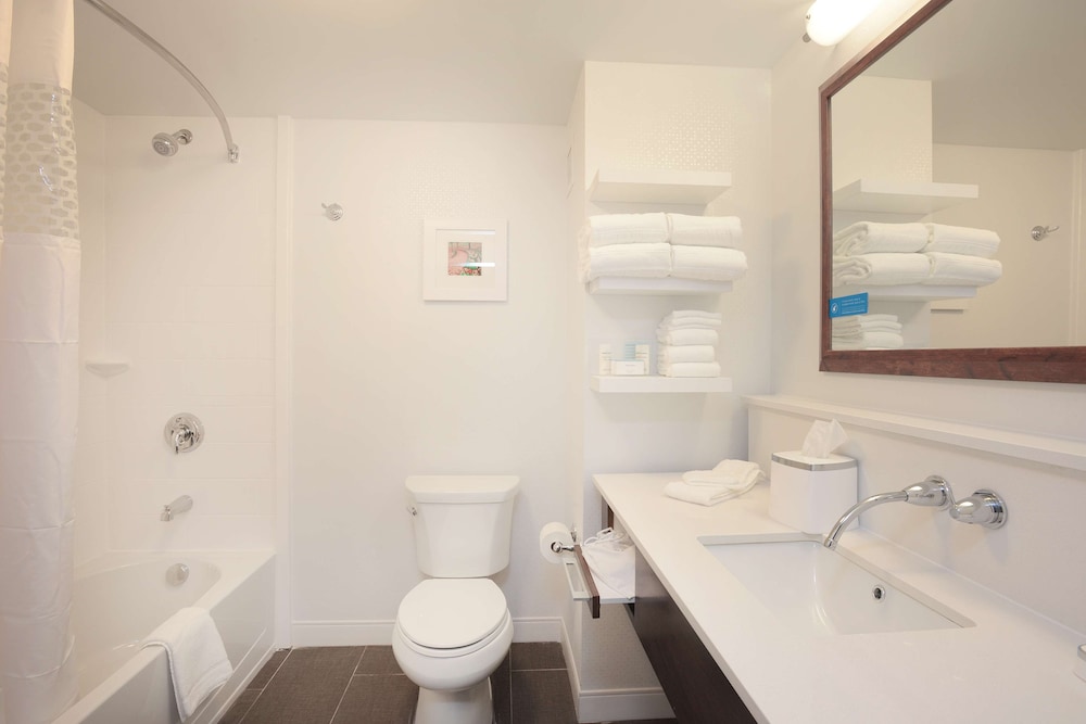 Hampton Inn & Suites Cincinnati Kenwood - photo 21