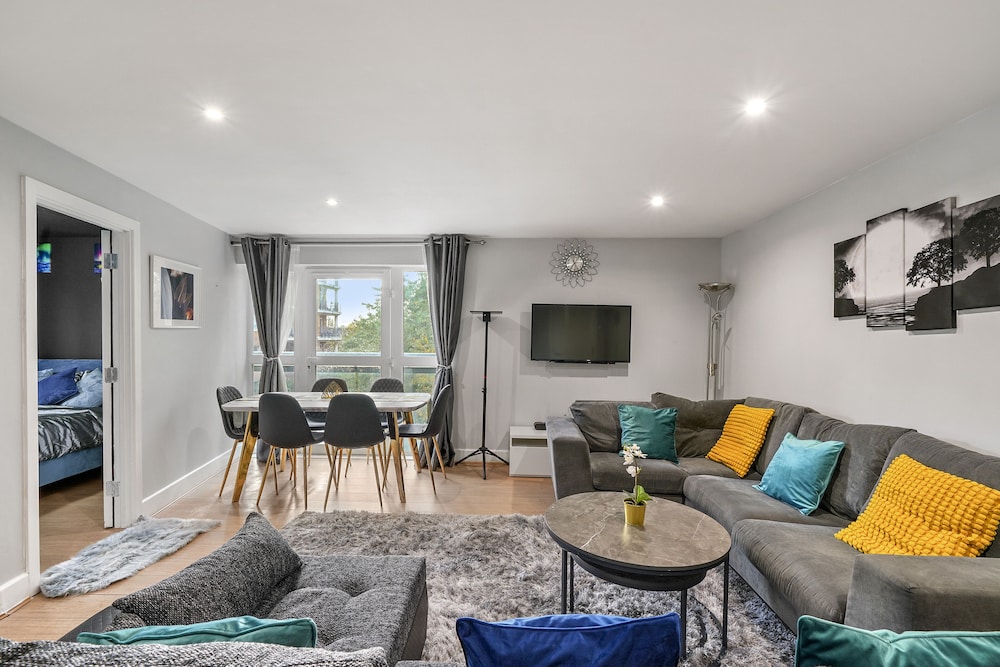 Elegant 3BR 2bath flat in Canary Wharf O2 Excel — 4-Star Luxury Hotel in London, United Kingdom