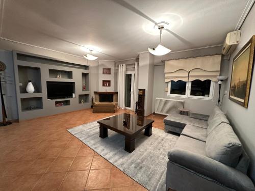 T Book365 Grey — 4-Star Luxury Hotel in Larisa, Greece