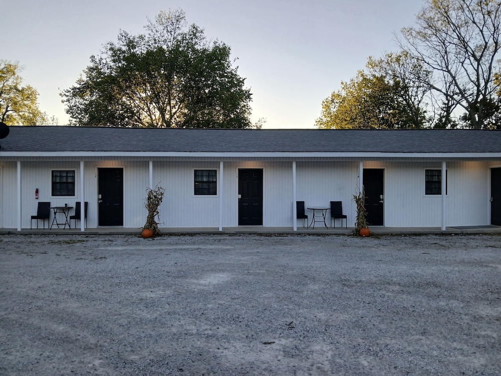 Whitetail Inn - carbon neutral hotel in Sedan