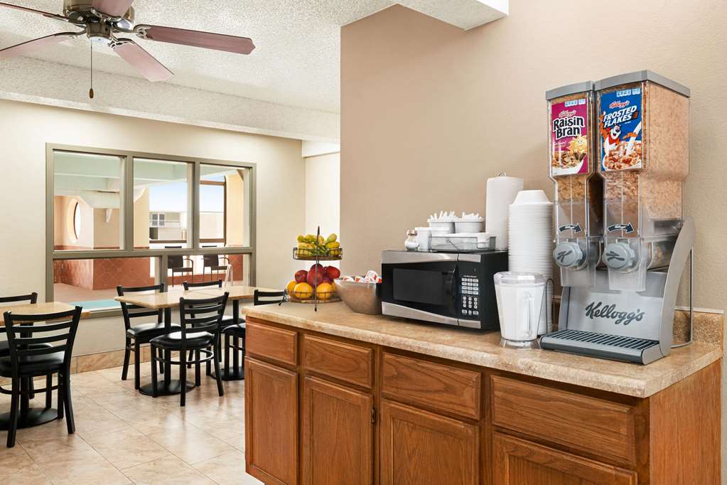 Super 8 by Wyndham Liberal KS - photo 23