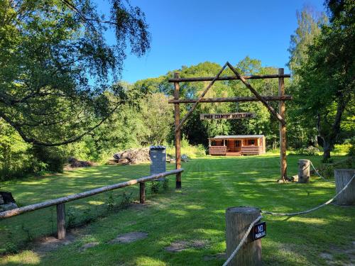 Glamping maringotka Free country Vogelsang in Kasperske Hory, Czech Republic