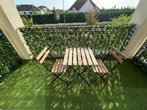 Aeroport Cdg Paris Disneyland Eiffel Tower Jo 2024 in Montevrain, France