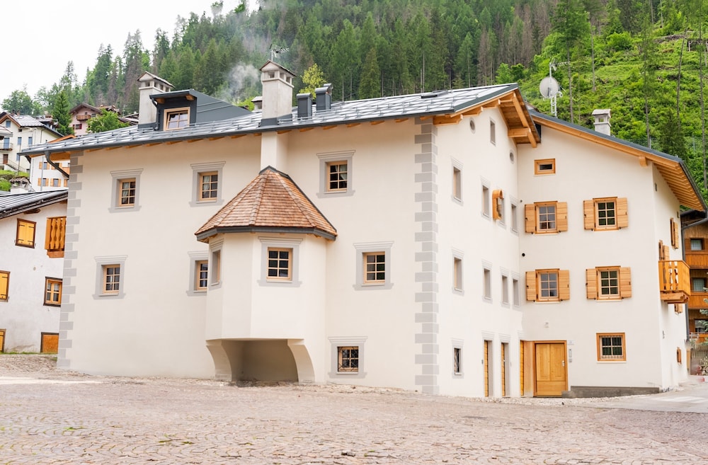Chalet Le Grazie — 4-Star Luxury Hotel in Rocca Pietore, Italy