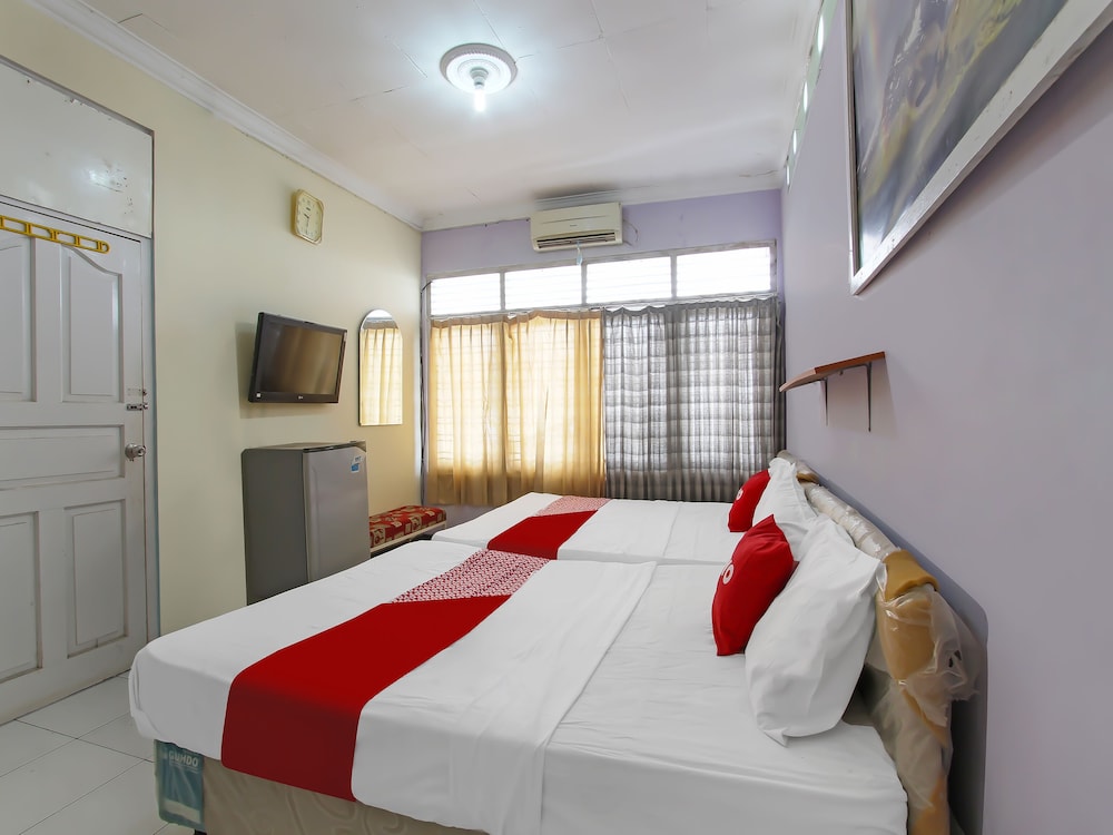 RedDoorz at Hotel Roda Mas 2 near Gor Satria in Purwokerto, Indonesia