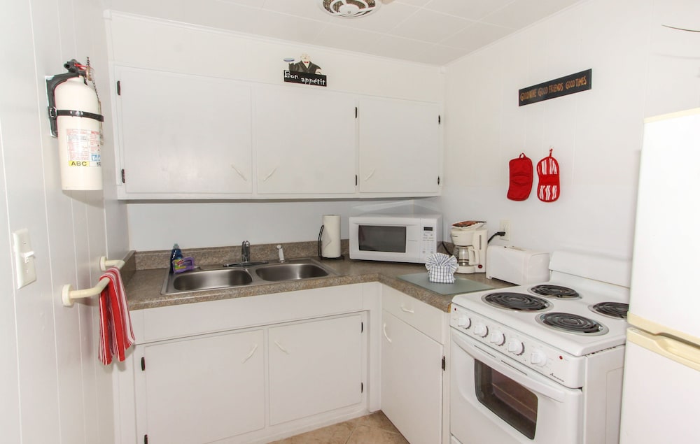 Tropical Winds Motel & Cottages - photo 28