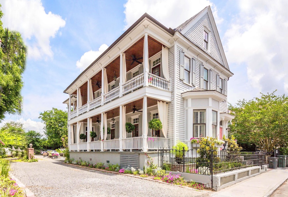 154 C Spring Street 3 BR 2 BA Holiday home 3 — 4-Star Luxury Hotel in Charleston, United States