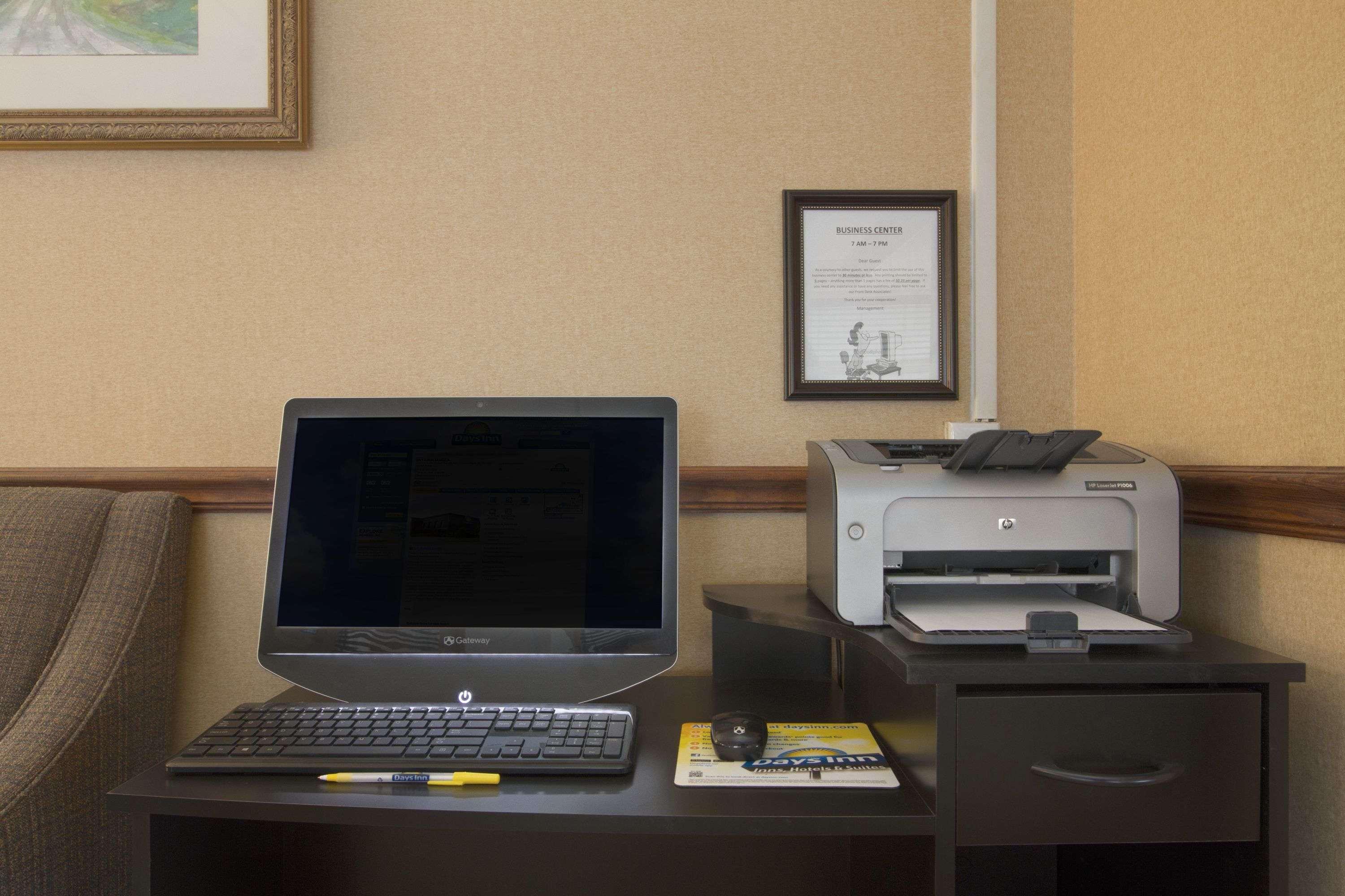 Days Inn by Wyndham Seneca Clemson Area - photo 4