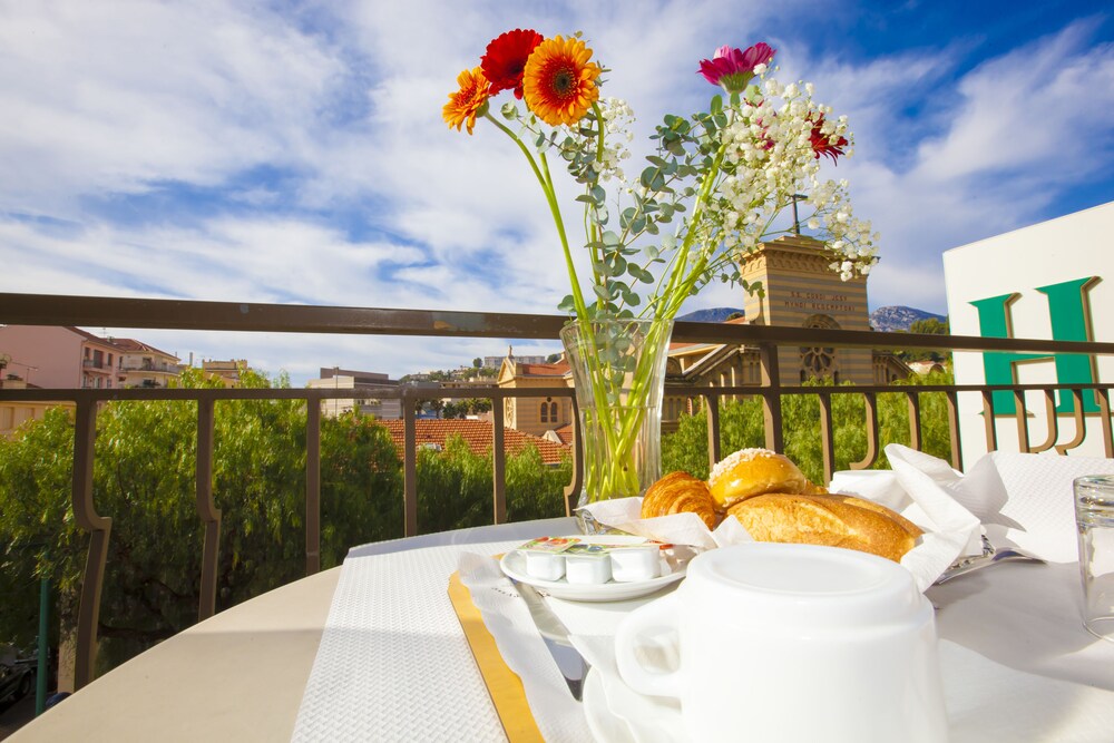 Résidence Hôtelière Chambord in Menton, France