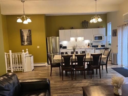 Mega Stunning Skyline View APT 4 5 Combination 6 Bedroom Sleeps 25 15 mins to NYC — 4-Star Luxury Hotel in Union, United States