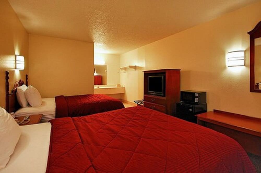 Super 6 Inn Suites - photo 17