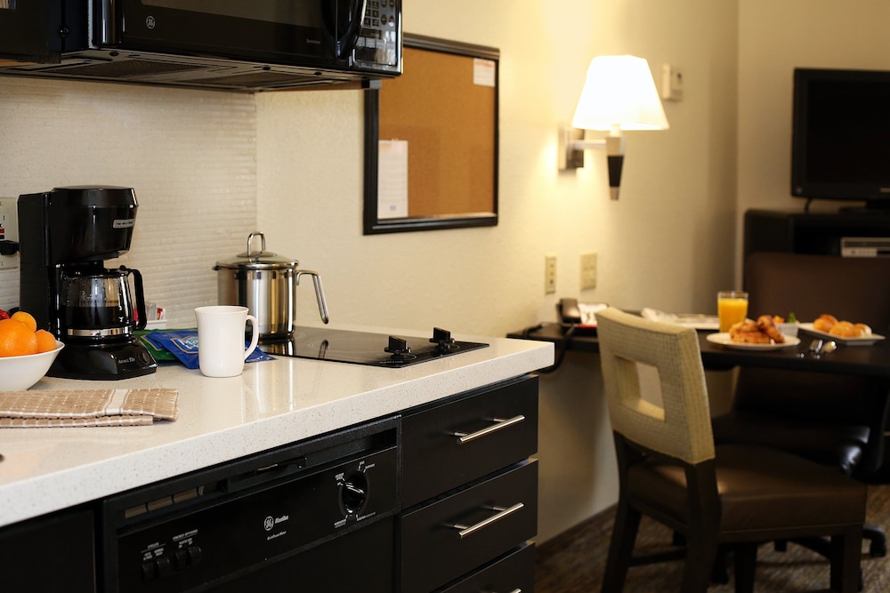 Candlewood Suites East Lansing by IHG - photo 11