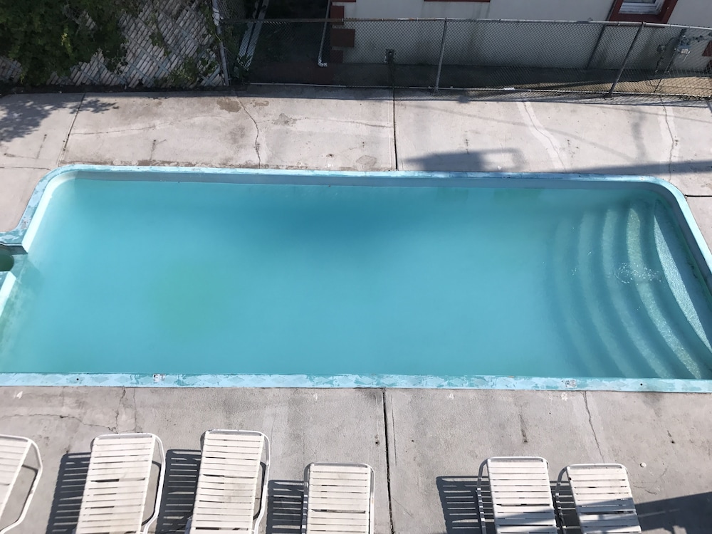 La Fontana Motel - photo 13