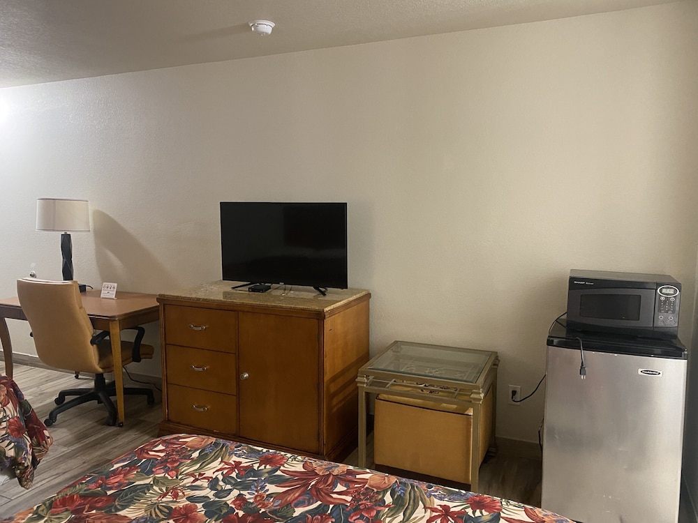 Cedar Creek Inn — Bertram — photo 5