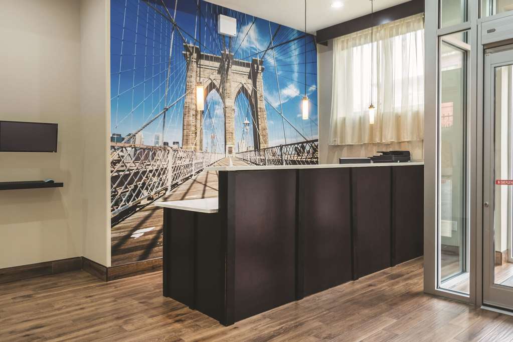 La Quinta Inn & Suites by Wyndham Brooklyn Central - photo 3
