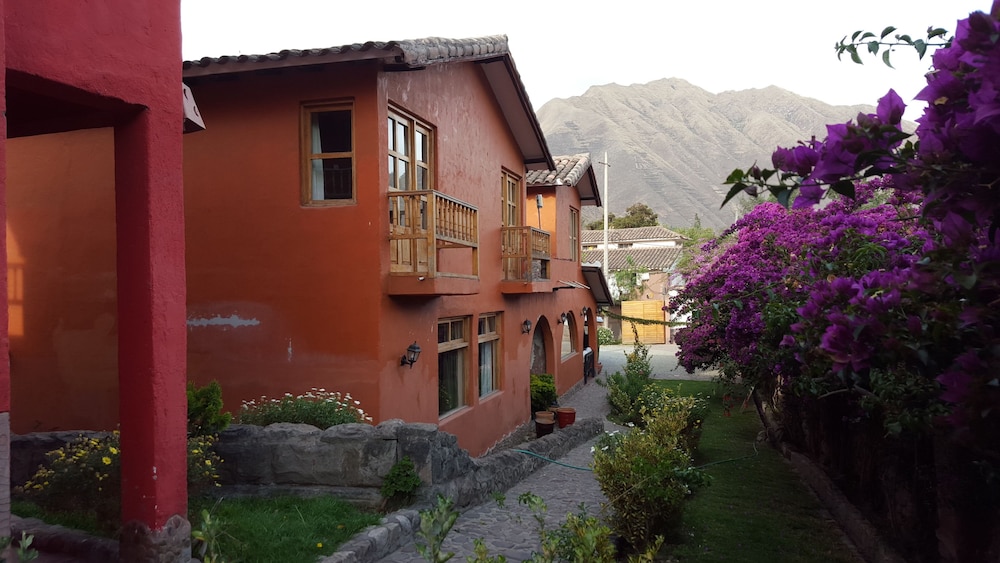 Flying Dog Urubamba in Urubamba, Peru