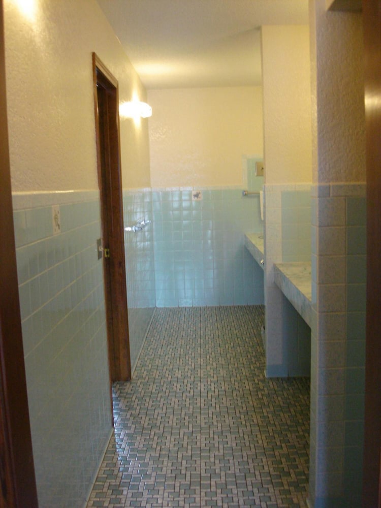 Nevada Inn - photo 17