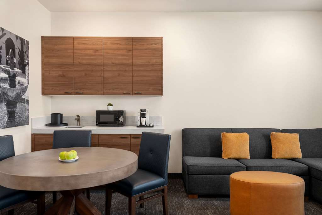 La Quinta Inn & Suites by Wyndham San Luis Obispo Downtown - photo 43