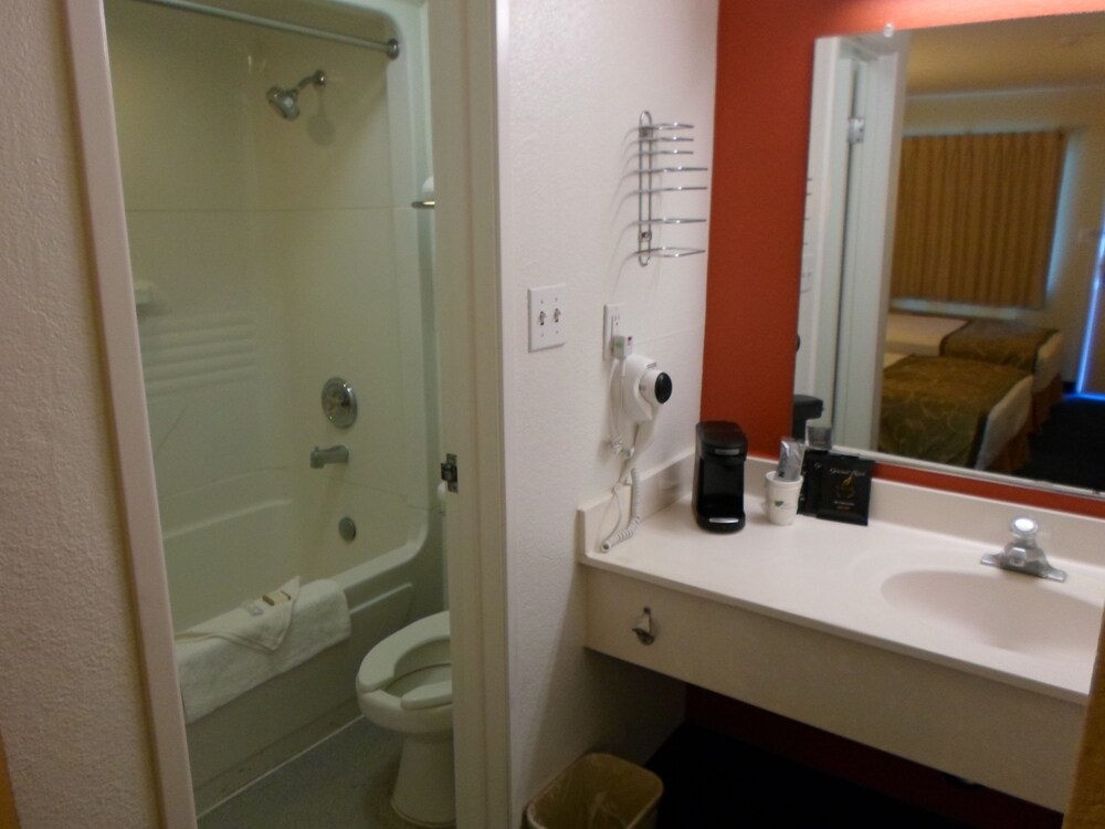 Motel 6 Las Vegas NV Strip - photo 33