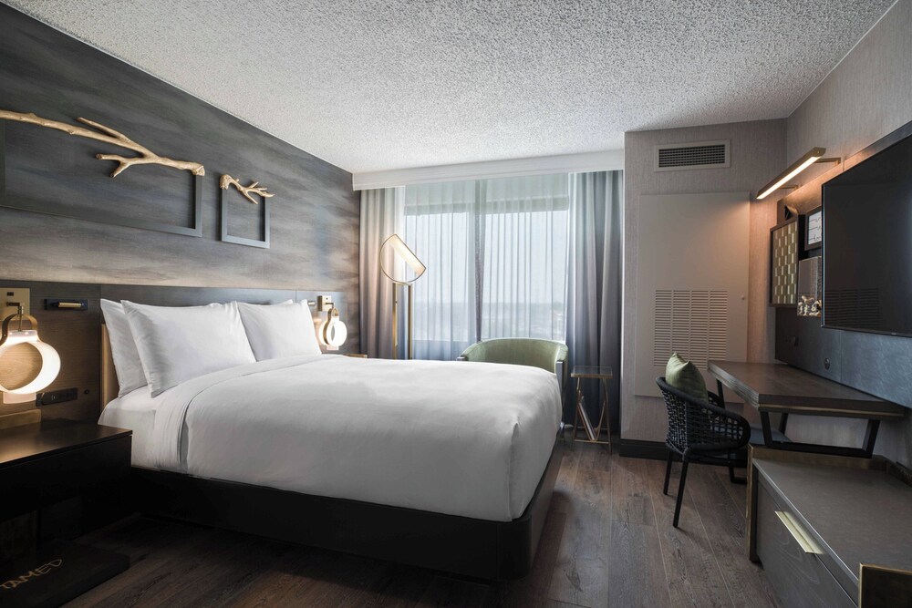 Renaissance Chicago North Shore Hotel - photo 23