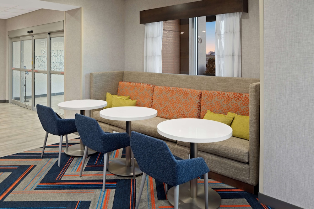 Hampton Inn Circleville - photo 7