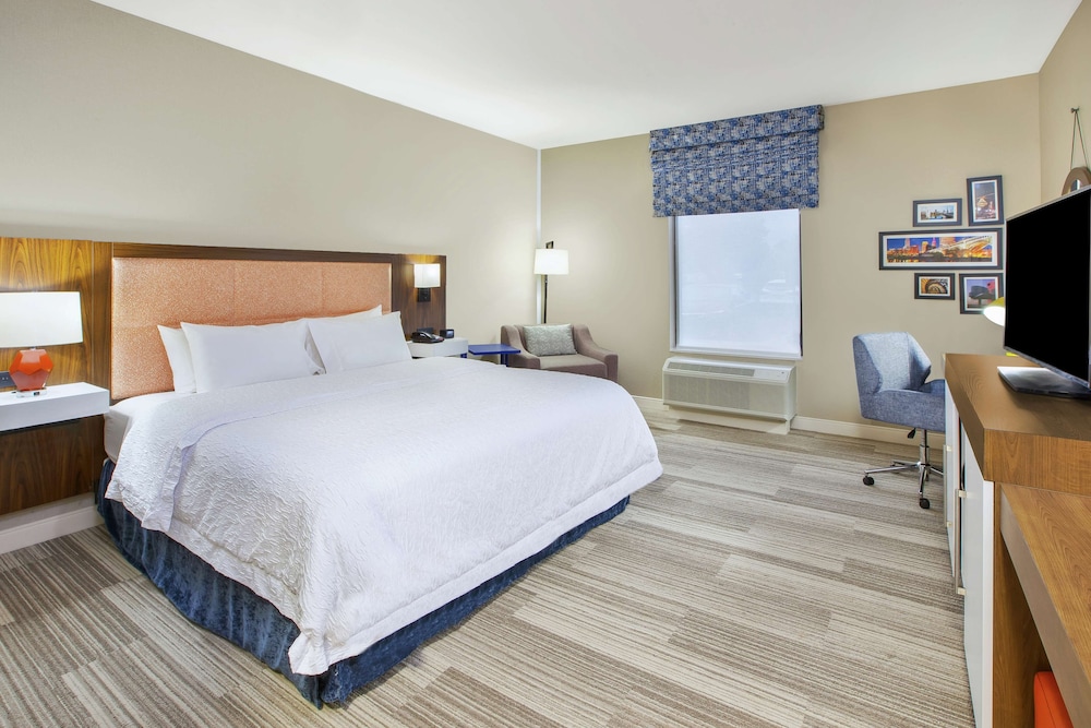 Hampton Inn & Suites Oakwood Village Cleveland - photo 8