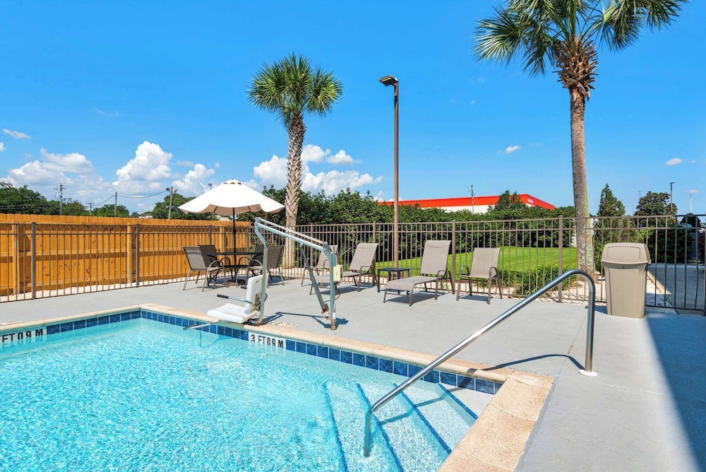 Hampton Inn & Suites Pensacola I 10 N at Univ. Town Plaza - photo 17