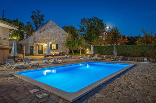 Hacienda Sylvia secluded 4 bedroom villa with 45sqm heated pool — 4-Star Luxury Hotel in Lovrec, Croatia