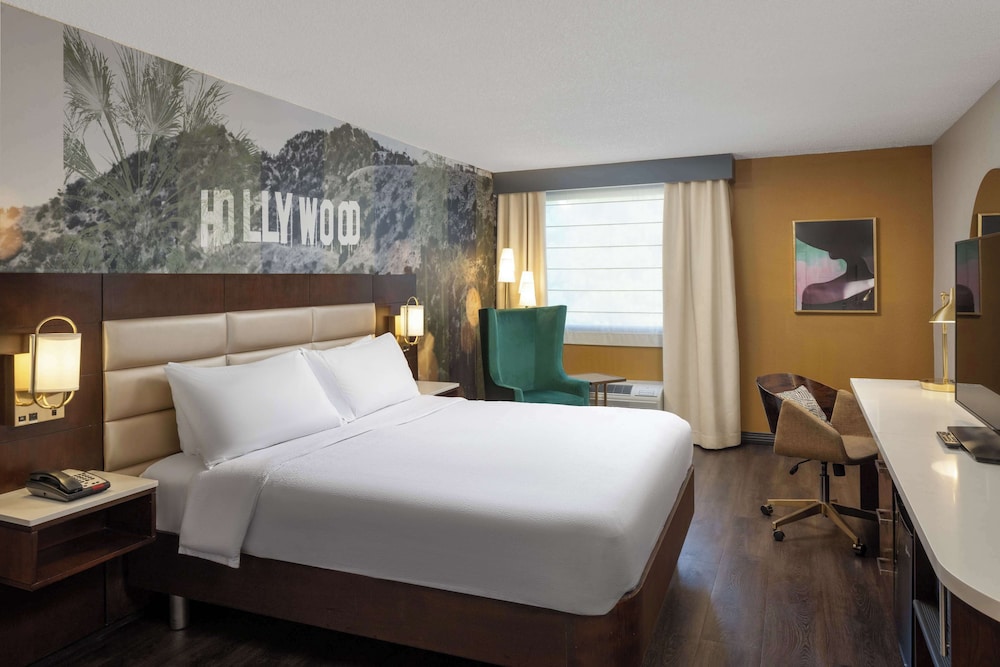 Hilton Garden Inn Los Angeles Hollywood - photo 8