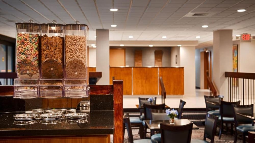 Days Inn by Wyndham Englewood Dayton Airport - photo 23
