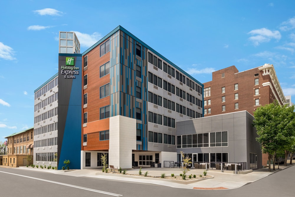 Holiday Inn Express & Suites Evansville Downtown By IHG — hotel near Evansville Regional Airport