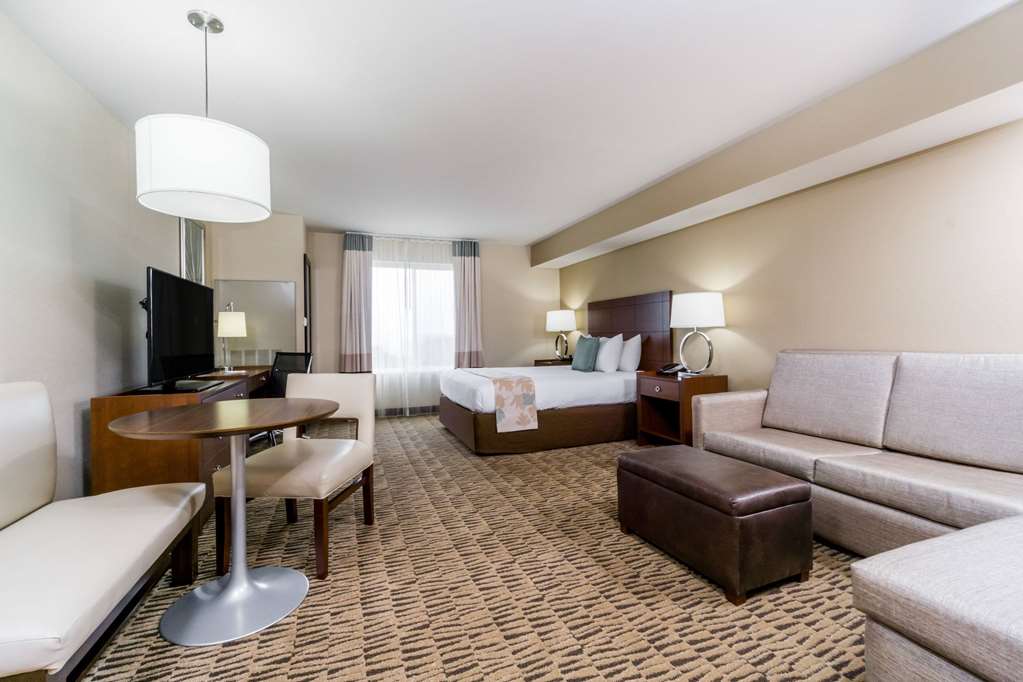 Hawthorn Suites by Wyndham Wheeling at the Highlands - photo 7