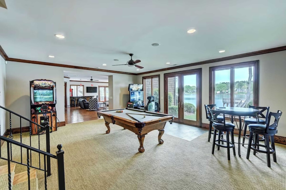 Sunset Shores Resort: The Grand House by Avantstay Lakefront Spa Private Dock beach Game Room - photo 5