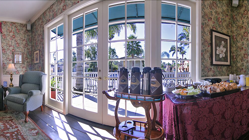 Lavender Inn by the Sea - photo 16