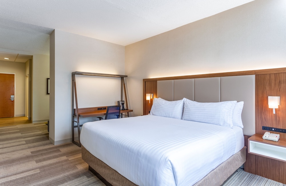 Holiday Inn Express Hauppauge Long Island - photo 9