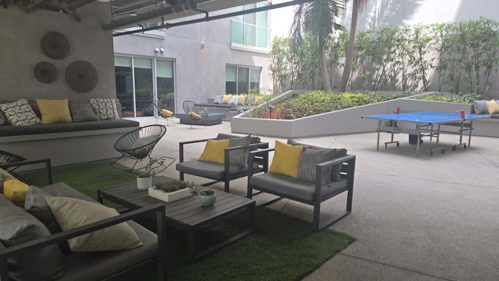 Modern Boutique Living in Culver City — 4-Star Luxury Hotel in Los Angeles, United States