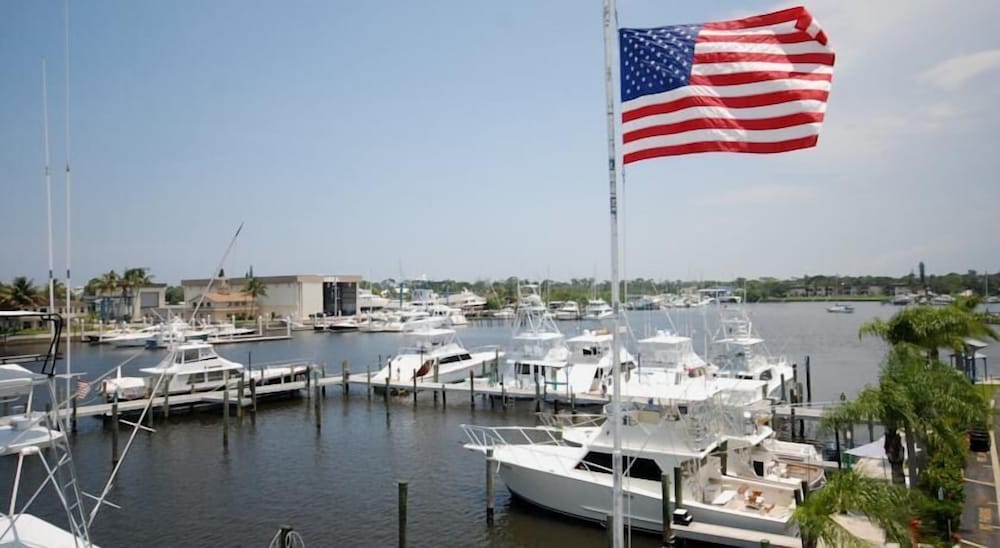 Pirate's Cove Resort & Marina - photo 22
