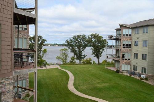 Bridges Bay Resort Coronado Building 302 — hotel in Arnolds Park