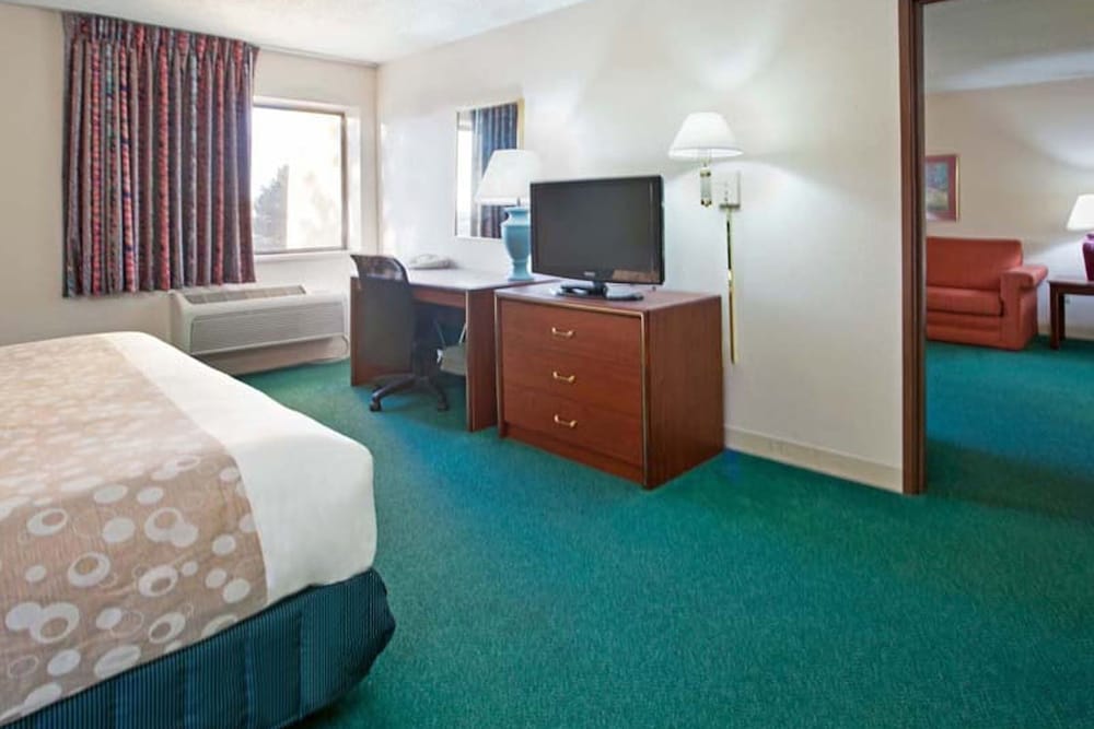 Norwood Inn & Suites by BlissPoint Post Rd Indianapolis - photo 7