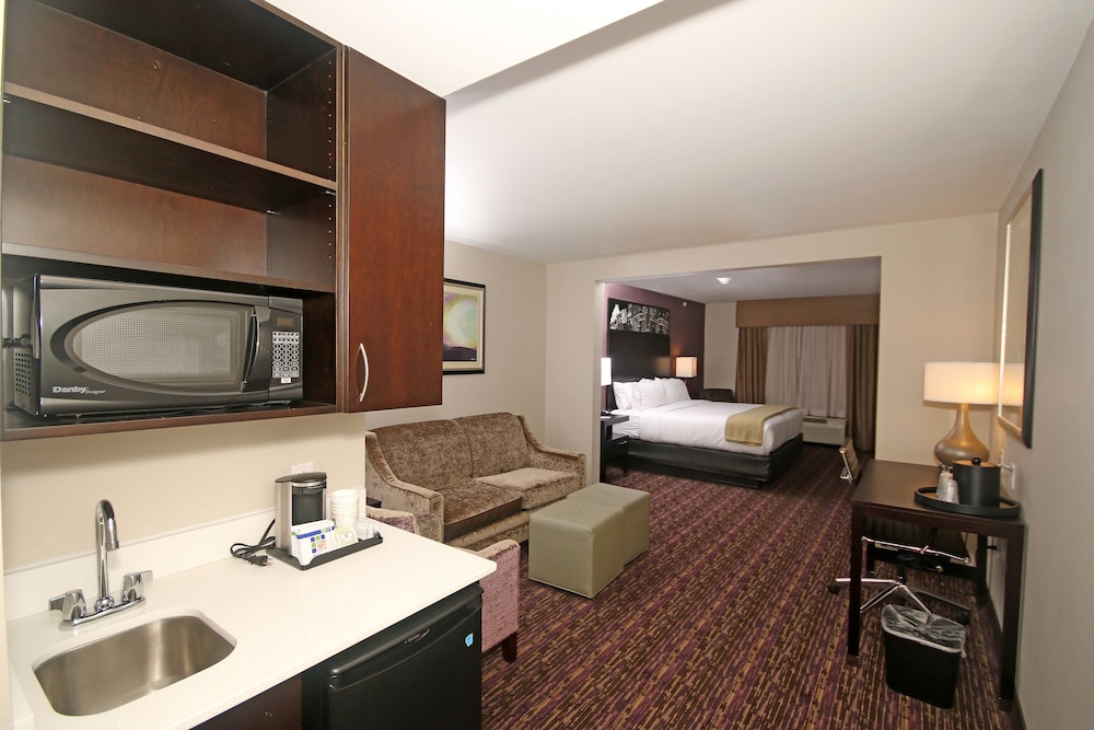 Holiday Inn Express & Suites Charlotte North by IHG - photo 7