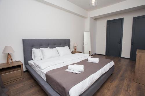 Wehost Apartment On site Pool & Gym Not Included