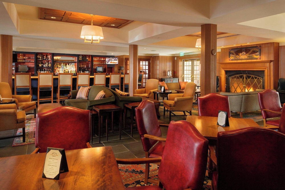 Williamsburg Lodge Autograph Collection - photo 82