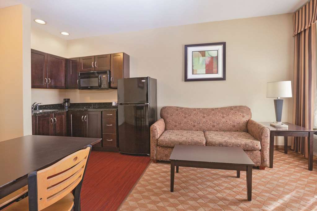 La Quinta Inn & Suites by Wyndham Lexington South Hamburg - photo 45