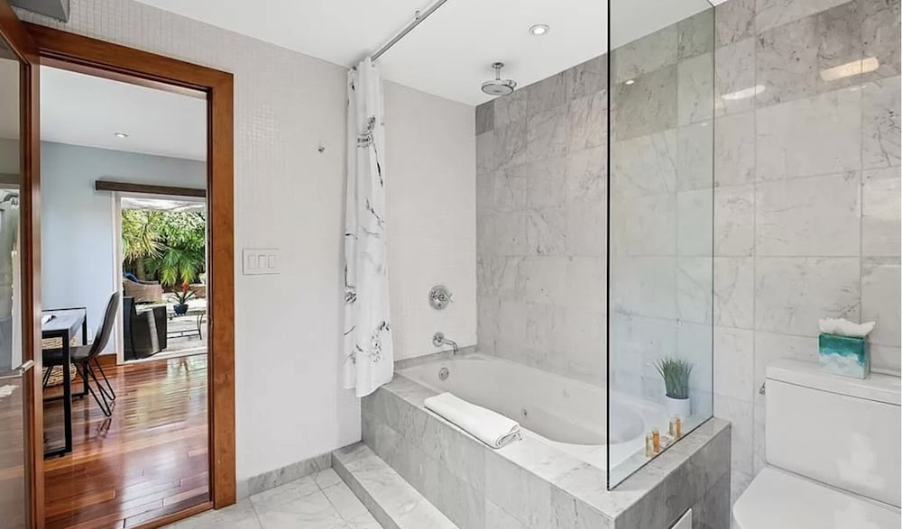 Wilton Manors Stunning Gated Oasis - photo 22