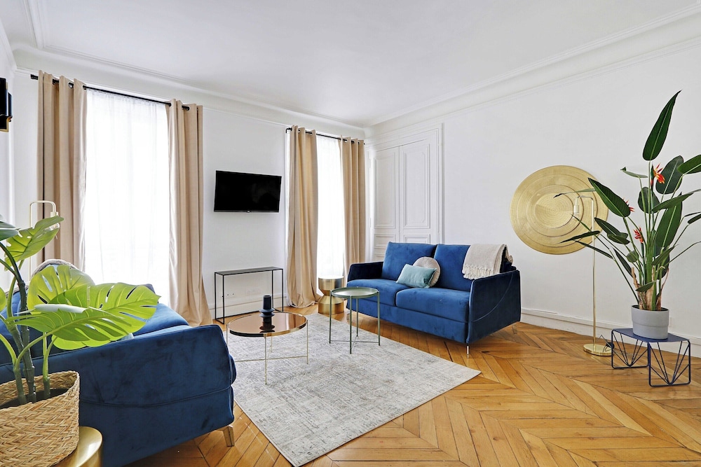 Classy Appartment Arc de Triomphe — 4-Star Luxury Hotel in Paris, France