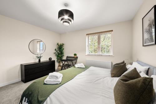 Western House Sleeps 5 Free parking Longer stay savings