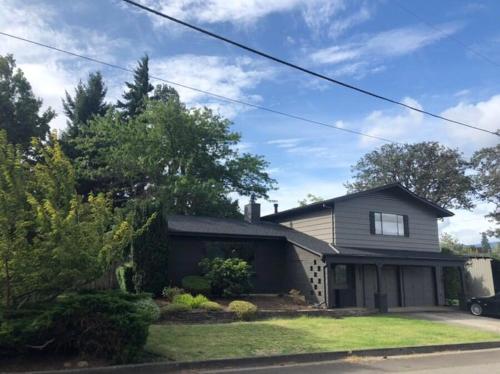 Retro West 30 day minimum — hotel in Hood River