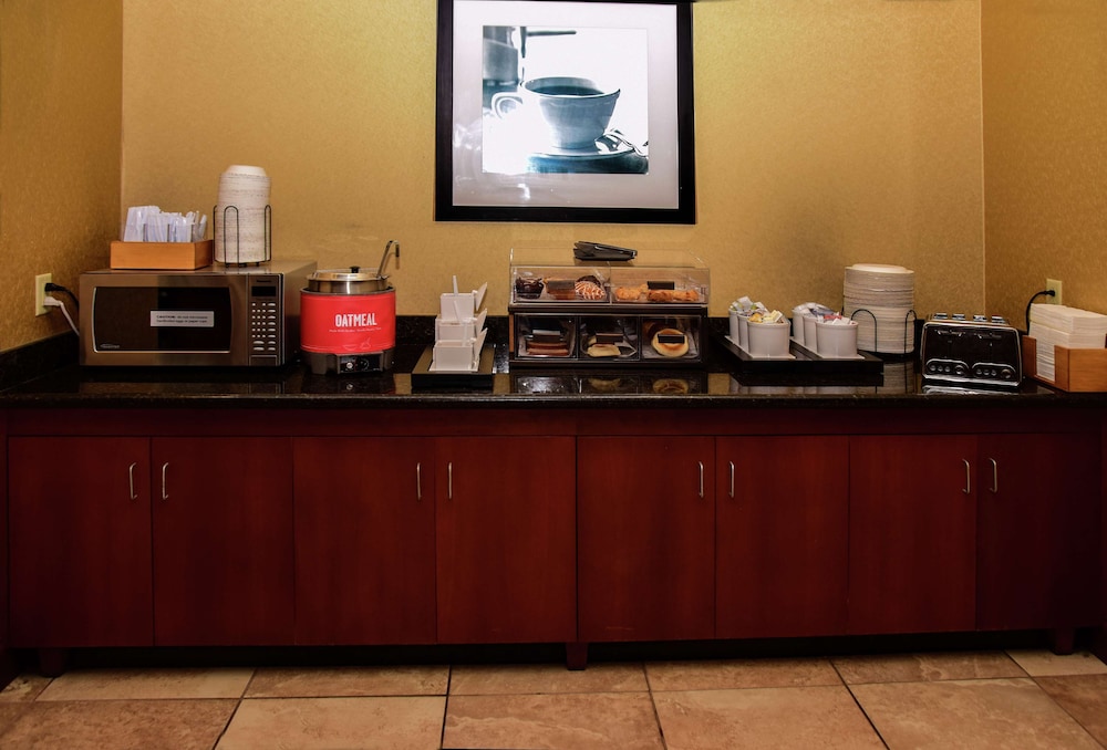 Hampton Inn Indiana - photo 28