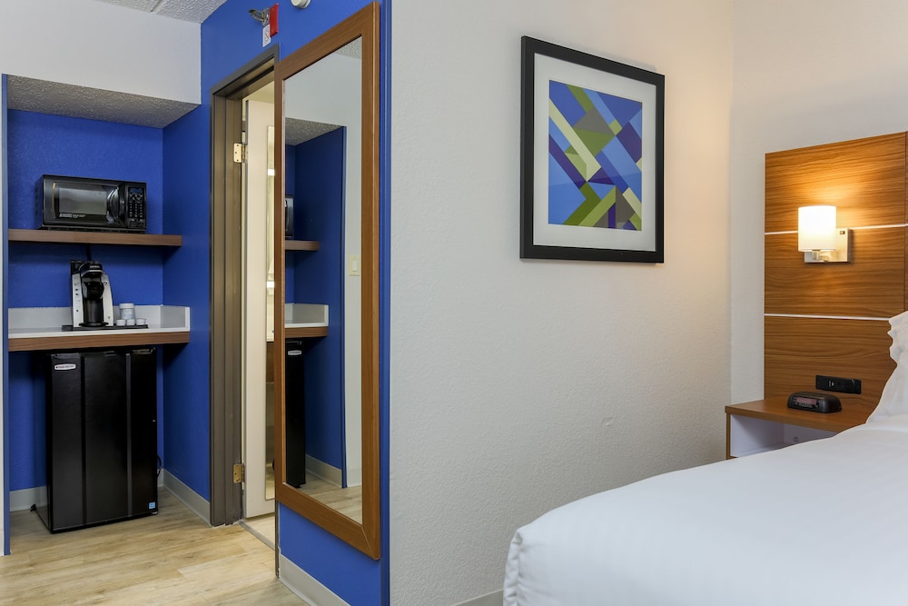 Holiday Inn Express Milwaukee West Medical Center by IHG - photo 5